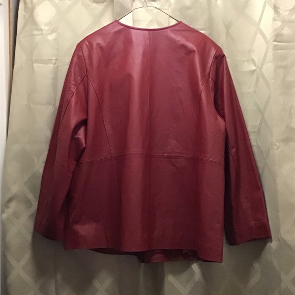 Maggie Barnes Women’s Leather Jacket - Picture 6 of 12